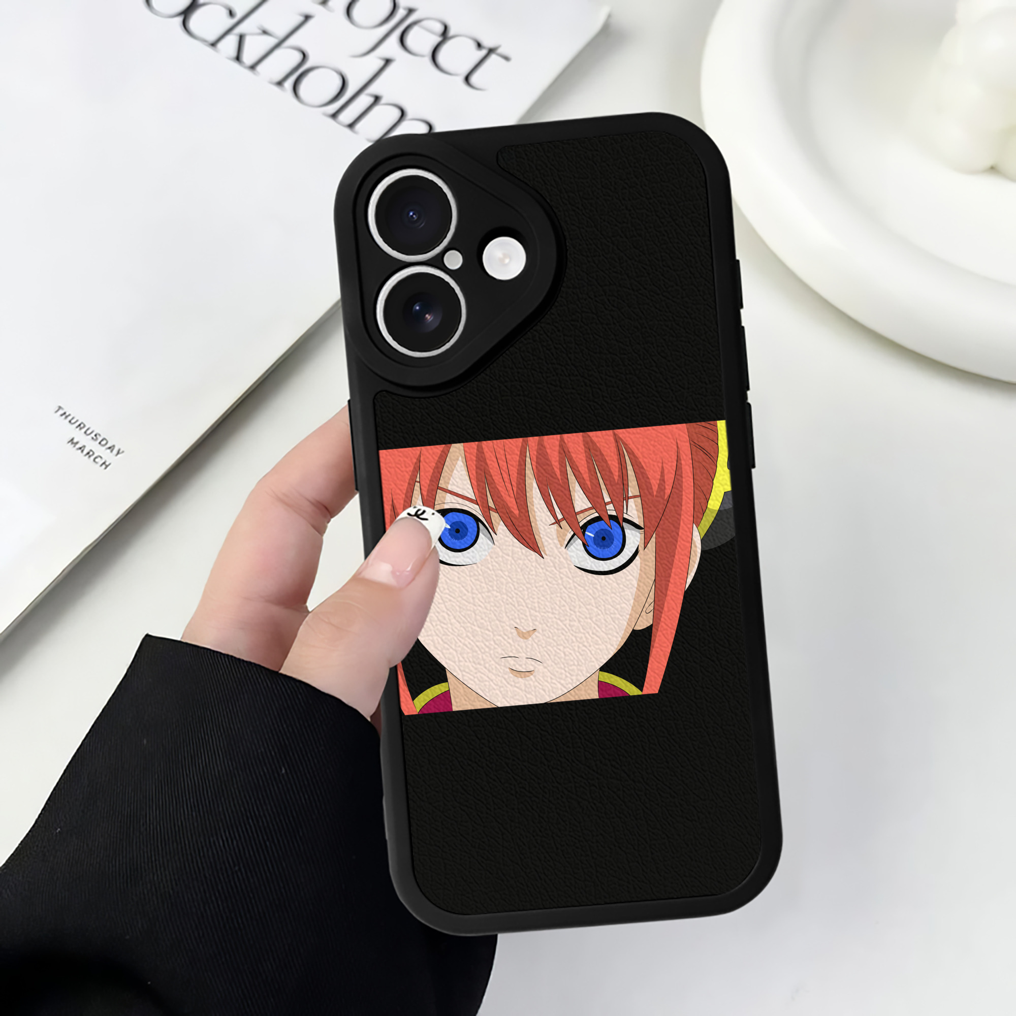 （画像用） ぎんたま 坂田銀時（さかたぎんとき） 神楽 志村新八（しむら しんぱち） GINTAMA Sakata Gintoki Kagura Shimura Shinpachi 【iPhone 16シリーズ対応】シリコンスマホケース（レザー調） 材質：シリコン